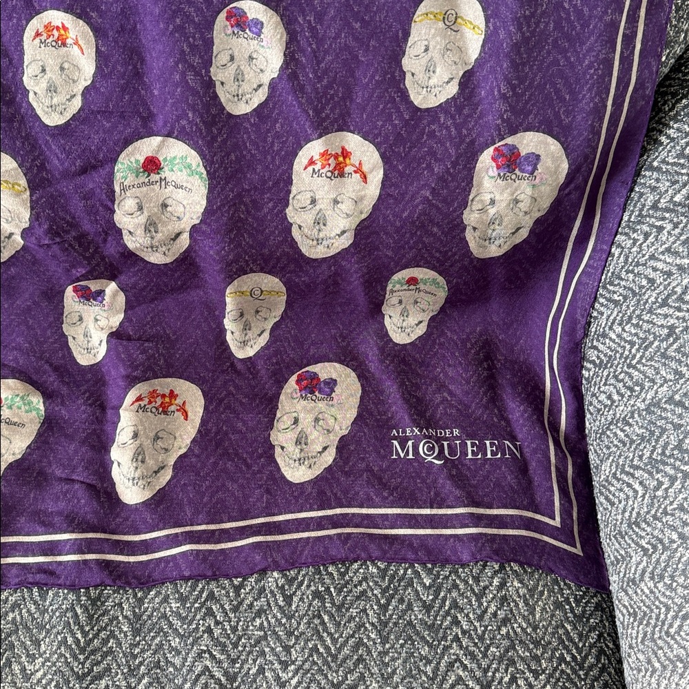 Alexander McQueen Purple Skull Pattern Scarf - Picture 5 of 7